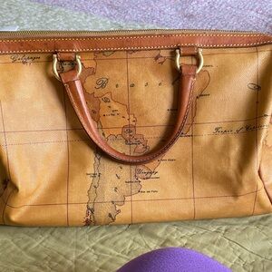 Alviero Martini Tan Leather Detail